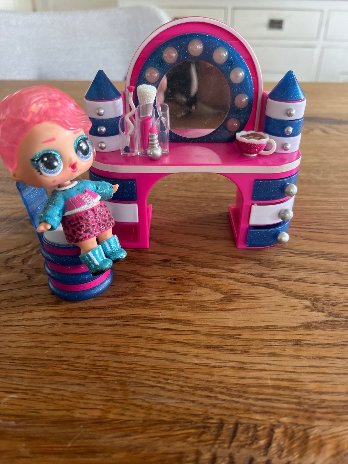 LOL Surprise pop met kaptafel, Kinderen en Baby's, Speelgoed | Poppen, Ophalen of Verzenden, Gebruikt, Overige typen
