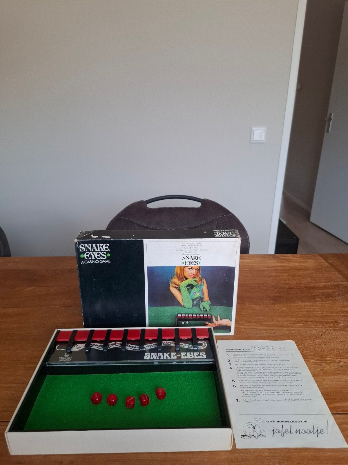 Vintage Snake Eyes Casino Game - Calvé Borrelnootje, Vijf spelers of meer, Ophalen of Verzenden, Gebruikt, Vic-Toy