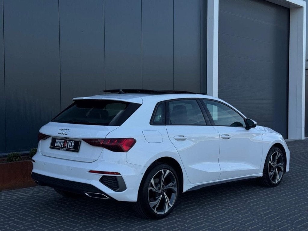 Audi A3 Sportback 40 TFSI e | 3x S-Line | Pano | Camera | Ma, Auto's, Audi, Gebruikt, Zwart, 4 cilinders, Met garantie (alle)