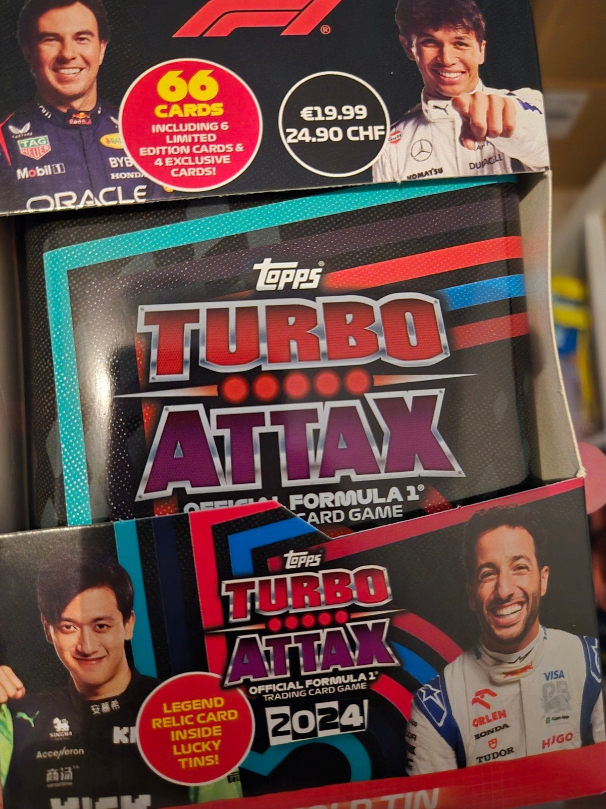 Topps Turbo Attax F1 2024 Trading Card Game Black Tin, Verzenden, Nieuw, Overige typen