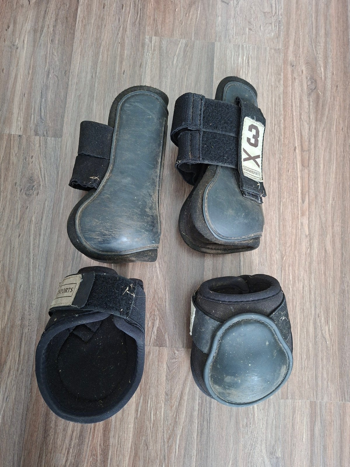 Peesbeschermers + strijklappen + springschoenen, Pony, Dieren en Toebehoren, Paarden en Pony's | Beschermers, Beenbeschermers