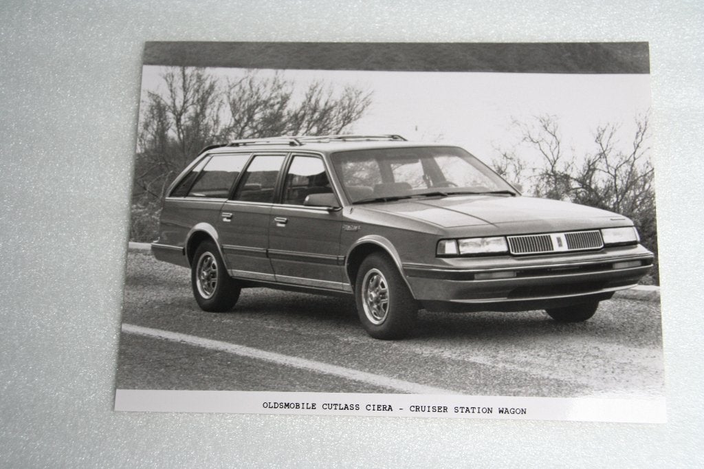 Persfoto Oldsmobile Cutlass Ciera station wagen (1985) (1), Ophalen of Verzenden, Nieuw, Overige merken