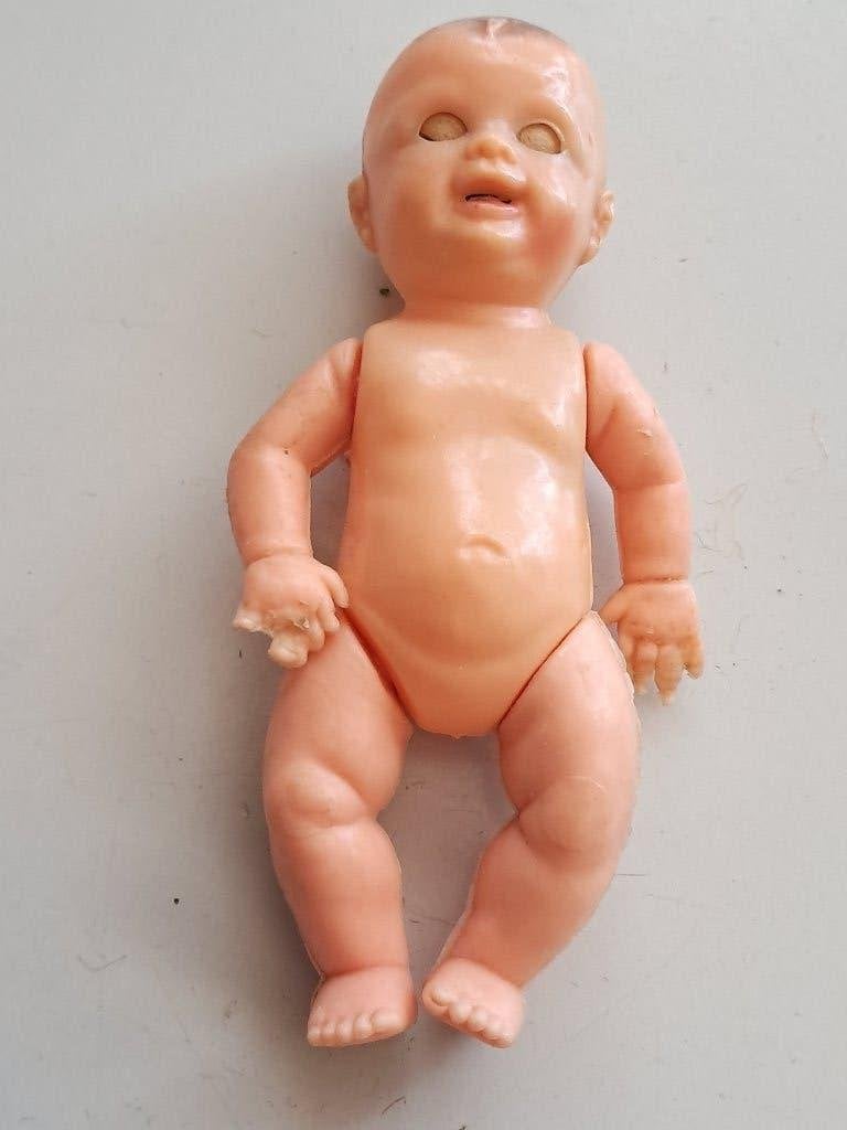 popje,lengte 9 cm-OSKAR,made in Italy-D, Verzamelen, Poppen, Ophalen of Verzenden, Gebruikt, Pop