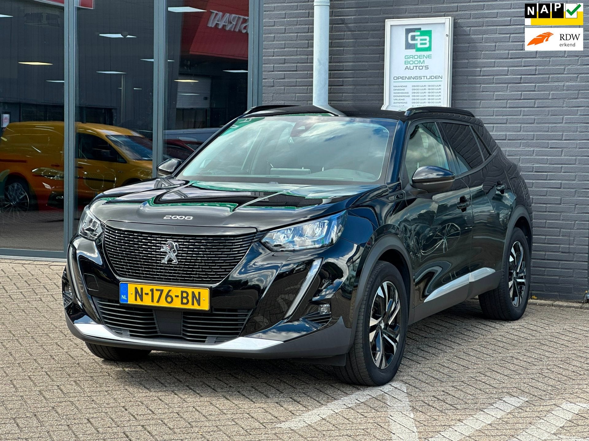 Peugeot E-2008 EV Blue Lease Allure 50 kWh/1STE EG/SOH89.4%/, Auto's, 136 pk, Gebruikt, Leder en Stof, Zwart