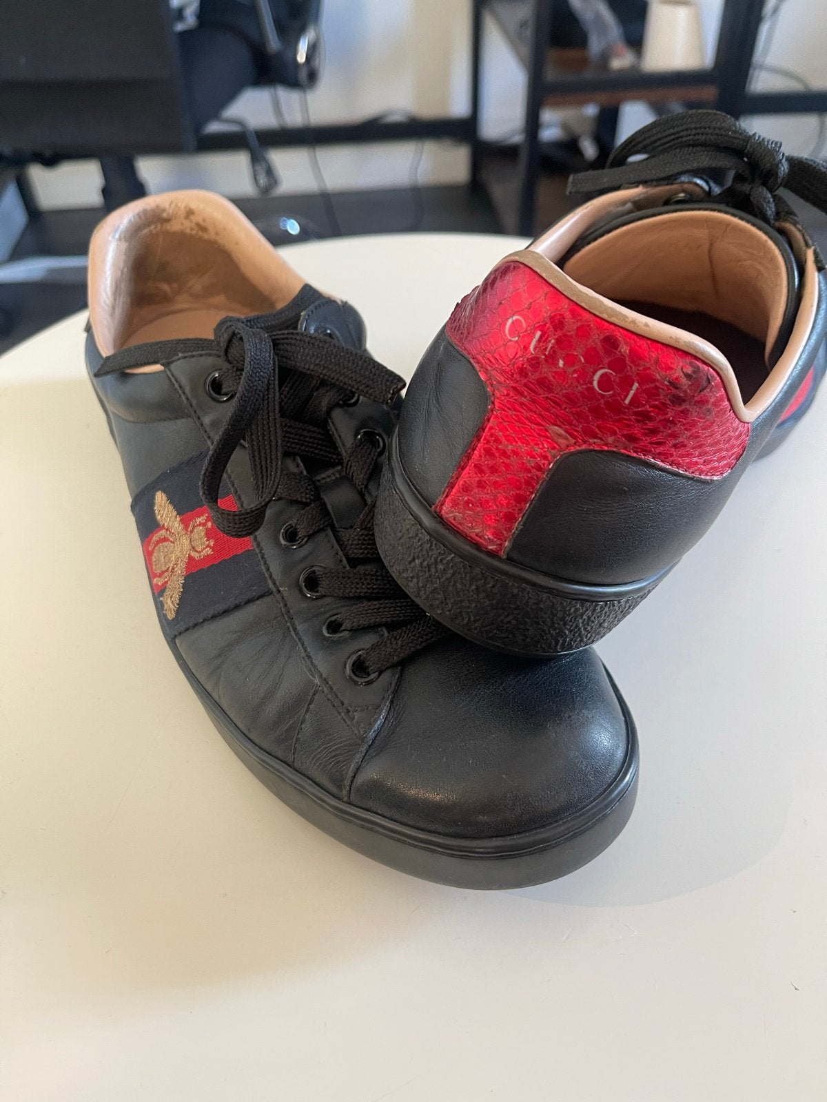Gucci Ace Sneakers met Bijenborduurwerk, Kleding | Dames, Schoenen, Ophalen of Verzenden, Gedragen, Zwart, Sneakers of Gympen