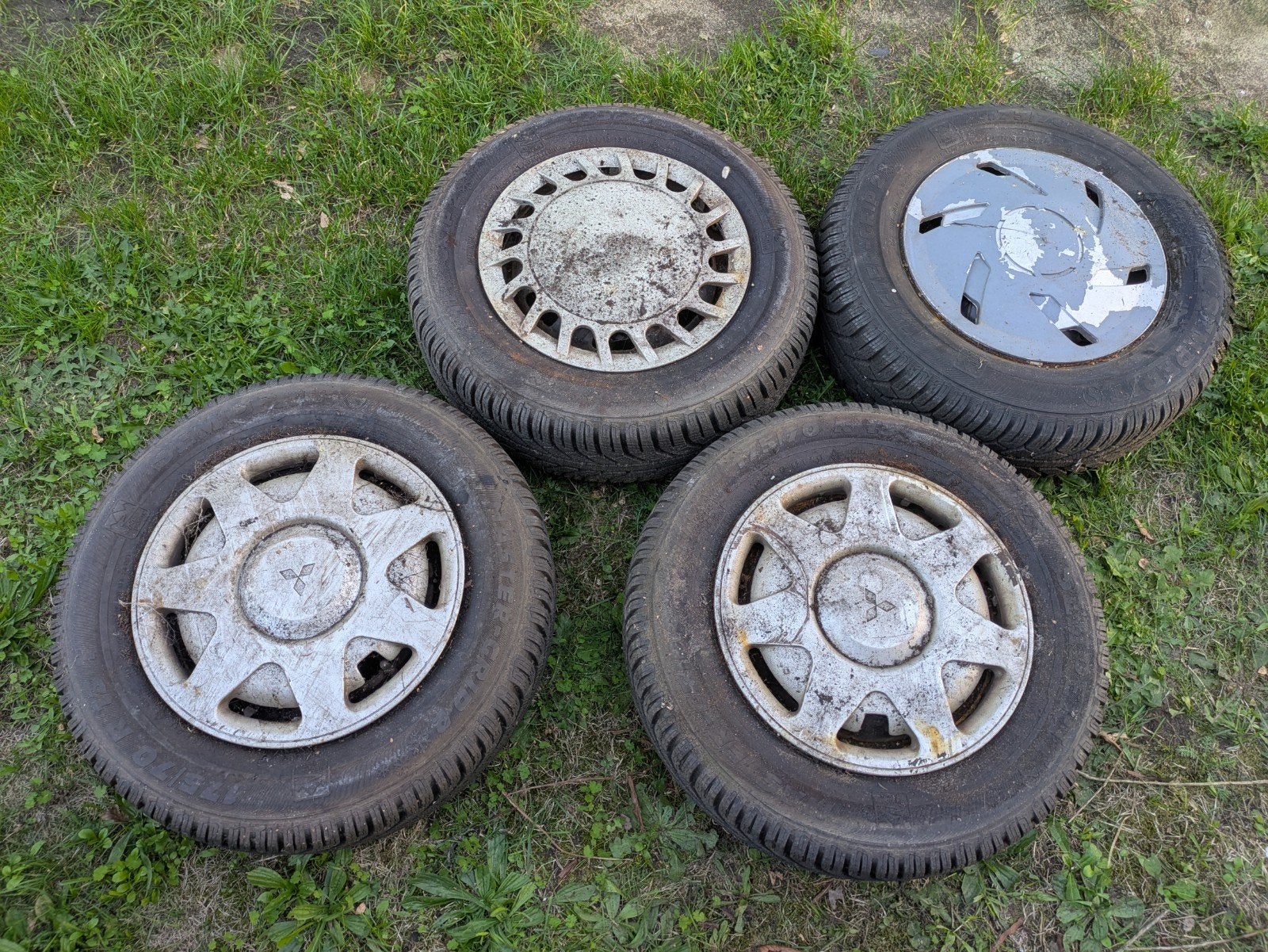 Set stalen wielen met winterbanden 175/70 R13 – o.a. Mitsubi, Ophalen
