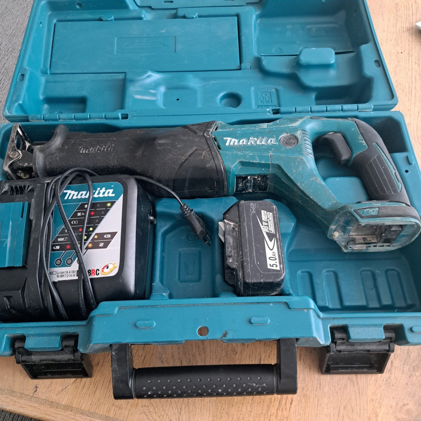 Makita Reciprozaag, Ophalen, Gebruikt