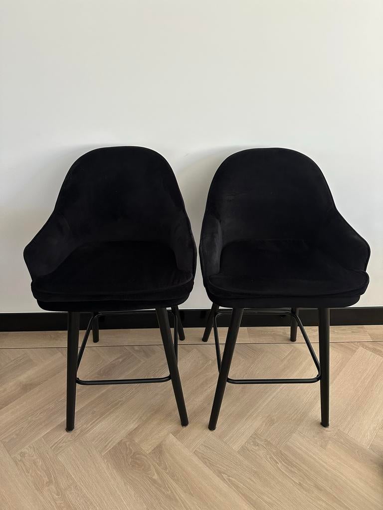 Set van 2 zwarte velvet barkrukken met armleuning, Gebruikt, Met voetsteun, Ophalen of Verzenden, 90 cm of meer