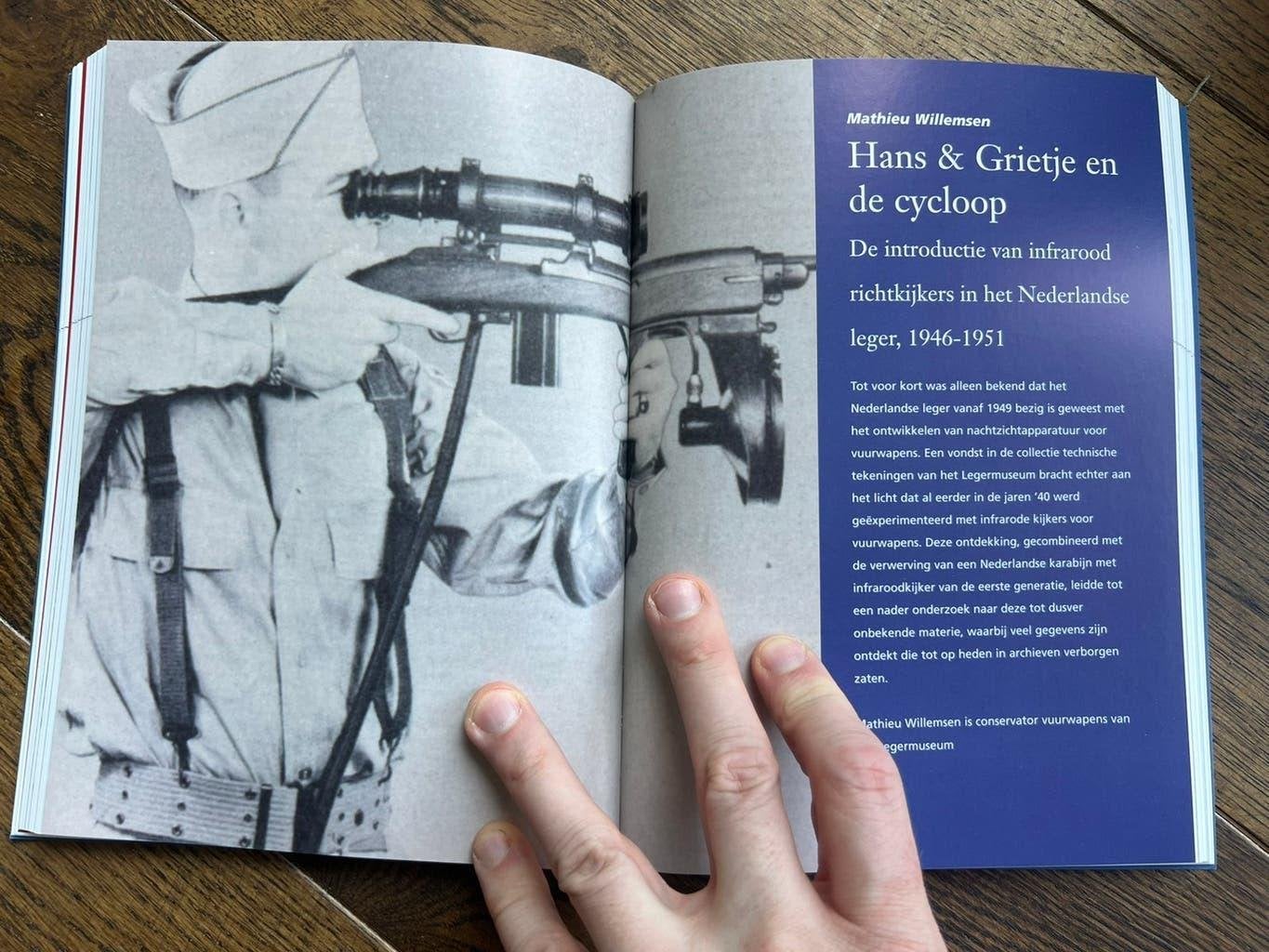Naslagwerk oa Nederlands infaroodkijker cycloop m1 carbine, Verzamelen, Verzenden, Nederland, Boek of Tijdschrift, Landmacht