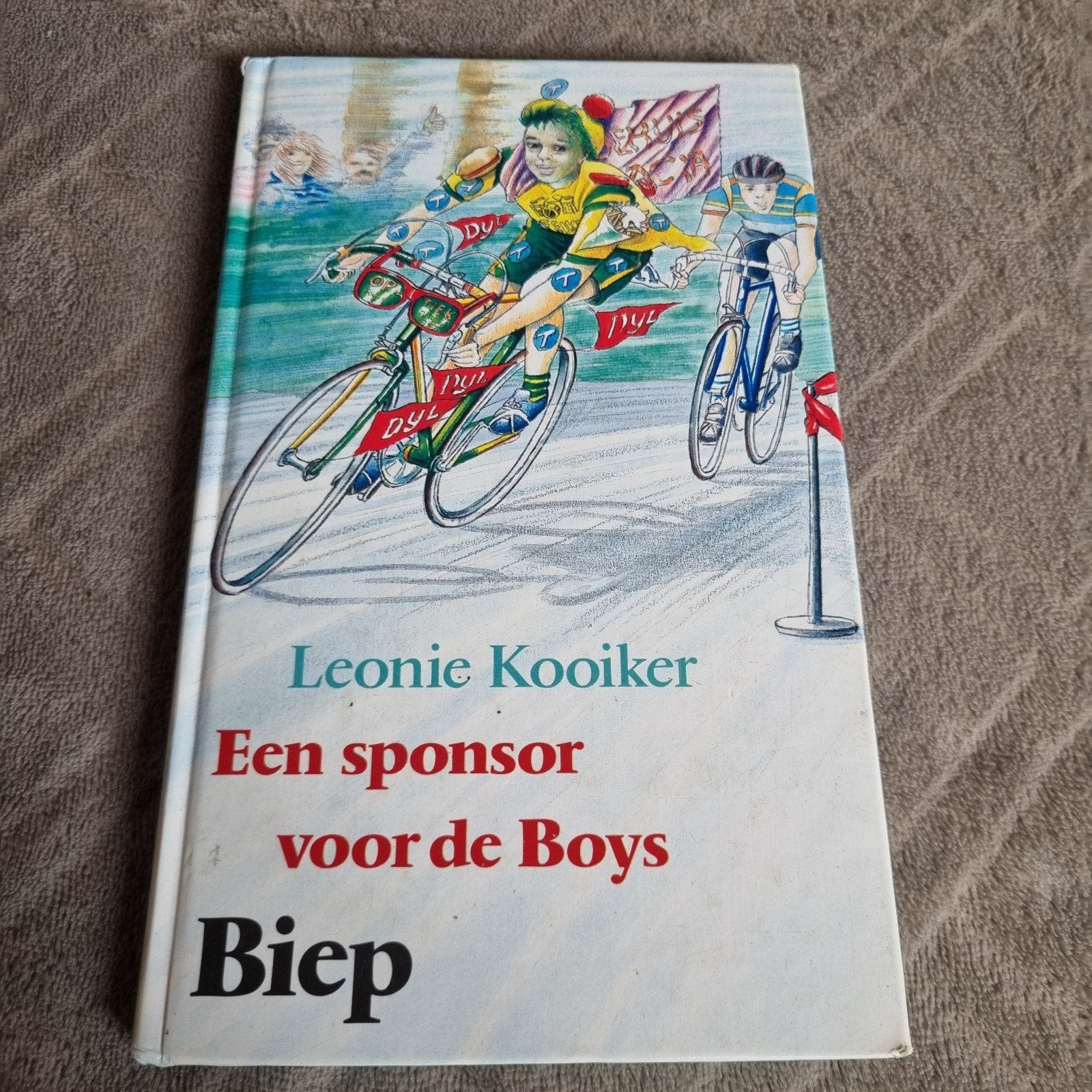 Leonie Kooiker - Een sponsor voor de Boys (Biep), Ophalen of Verzenden, Gelezen, Leonie Kooiker, Fictie