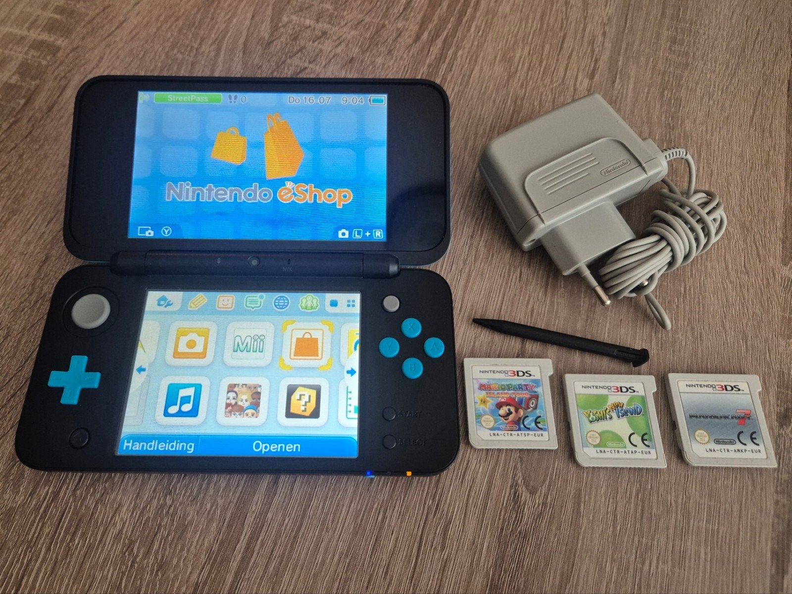 New Nintendo 2DS XL + 3 Games, Spelcomputers en Games, Spelcomputers | Nintendo 2DS en 3DS, Ophalen of Verzenden, Gebruikt, Met games