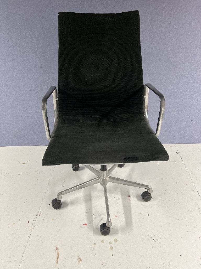 Vitra AE 119, Ophalen, Gebruikt, Zwart, Metaal