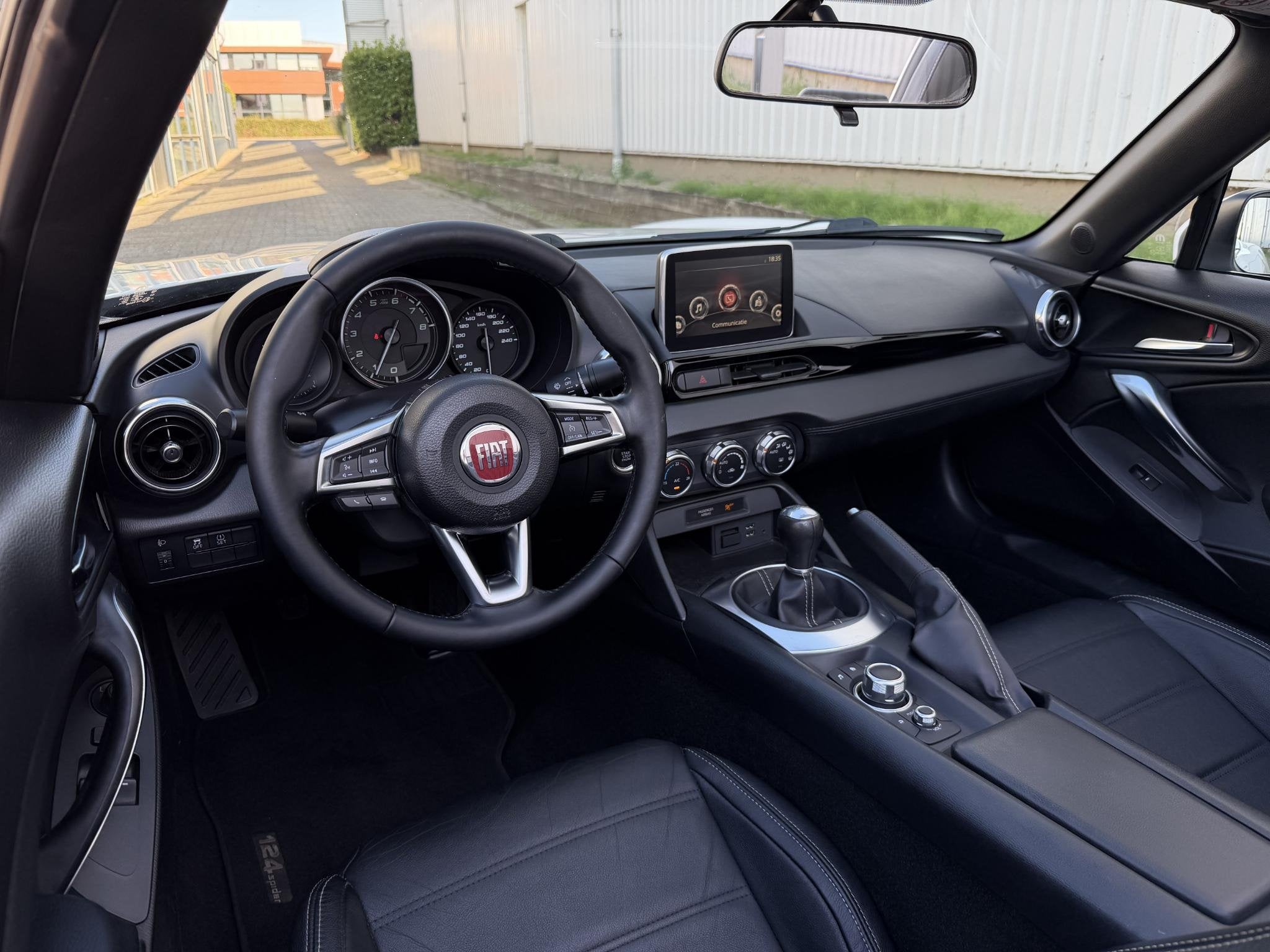 Fiat 124 Spider 1.4 MultiAir Turbo Lusso | NL-Auto/Bi LED Ko, 1025 kg, Achterwielaandrijving, Euro 6, 4 cilinders