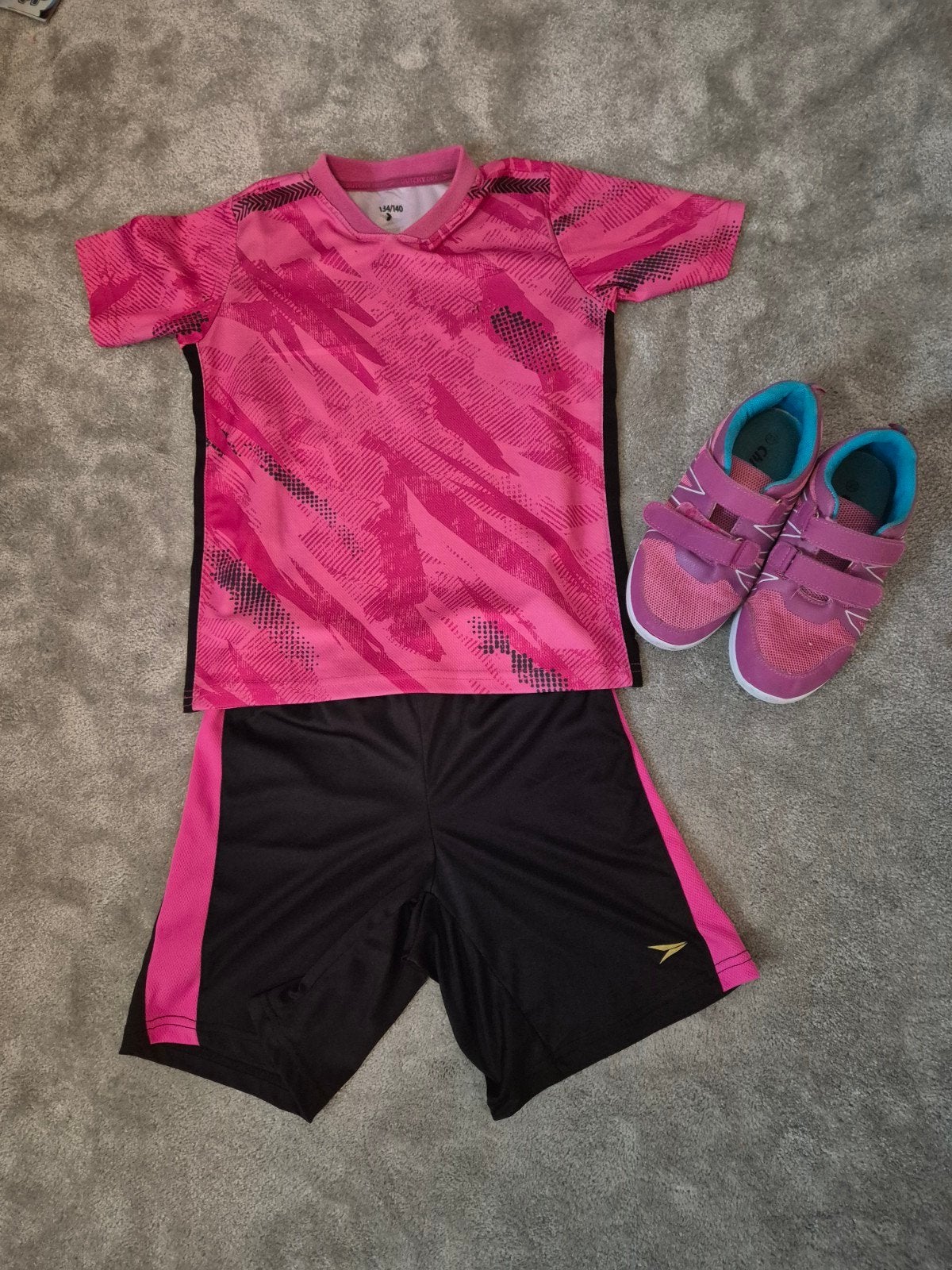 Gymkleding set (shirt, broek, schoenen) maat 134/140 & 33, Ophalen of Verzenden, Zo goed als nieuw, Dutchy Dry, Meisje