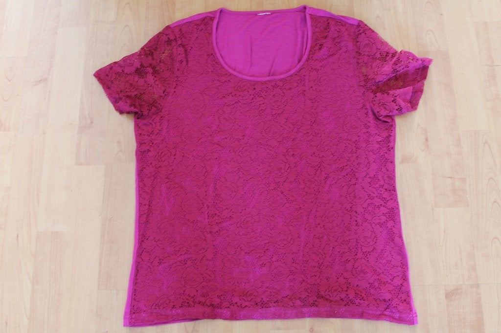 mooi en bewerkt shirt voor een dame, Maat 42/44 (L), Ophalen of Verzenden, Zo goed als nieuw, Korte mouw