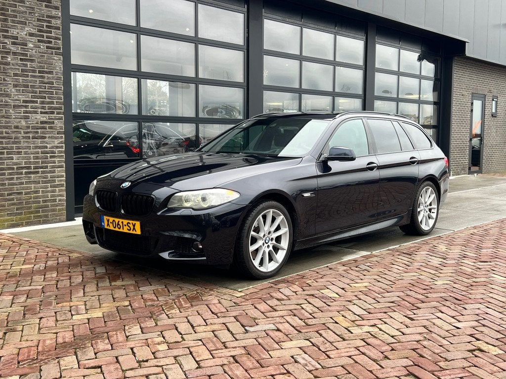 BMW 5-serie Touring 525xd High Executive | Pano | Carplay |, Automaat, Euro 5, Zwart, 2000 kg