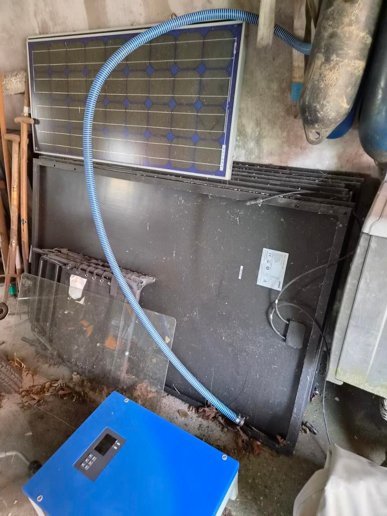 Zonnepanelen en omvormer - Gebruikt, Doe-het-zelf en Verbouw, Zonnepanelen en Toebehoren, Ophalen, Gebruikt, Compleet systeem