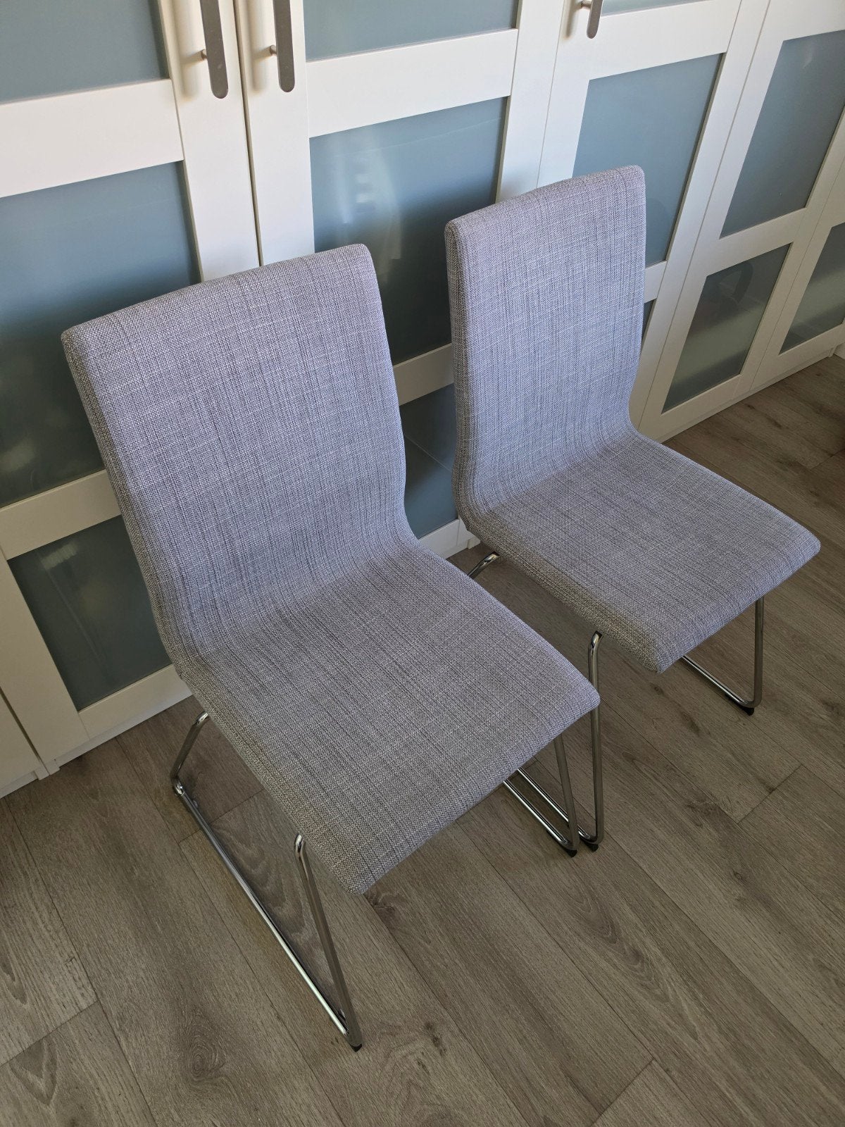 Set van 2 moderne eetkamerstoelen - Grijs stof en metaal, Ophalen, Twee, Zo goed als nieuw, Metaal
