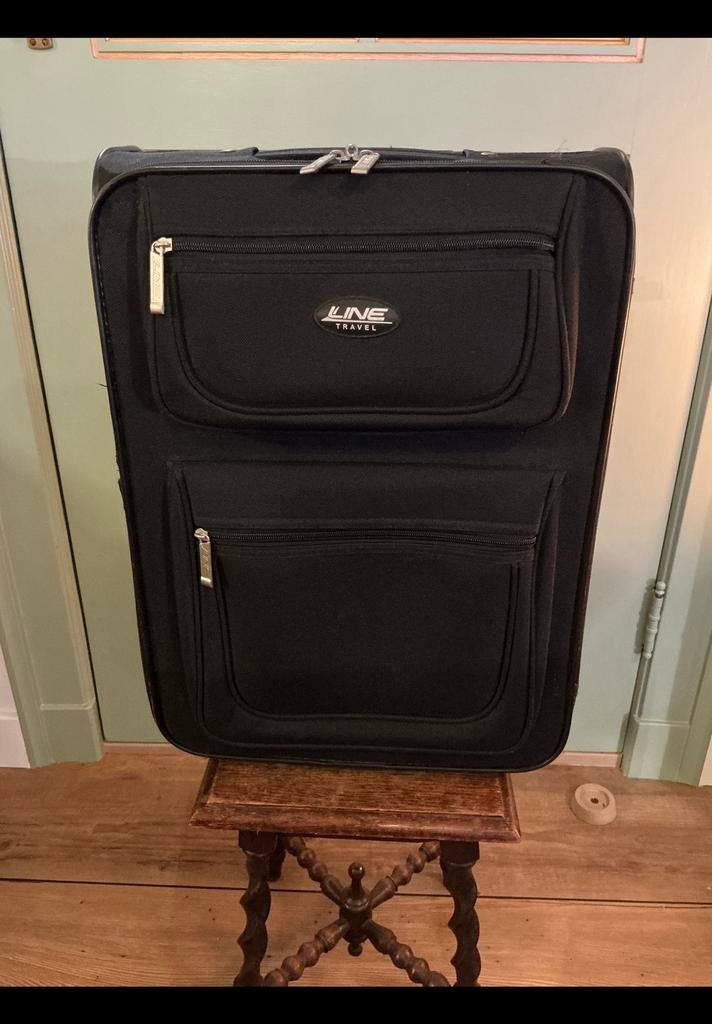 Een zwarte rolkoffer in goede staat. Van merk Line travel, Ophalen of Verzenden, Zo goed als nieuw, Minder dan 50 cm, Minder dan 35 cm