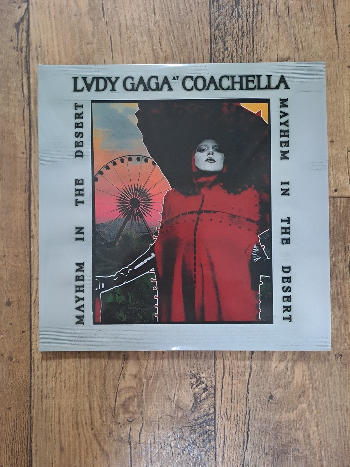 lady Gaga mayhem in the desert., Ophalen