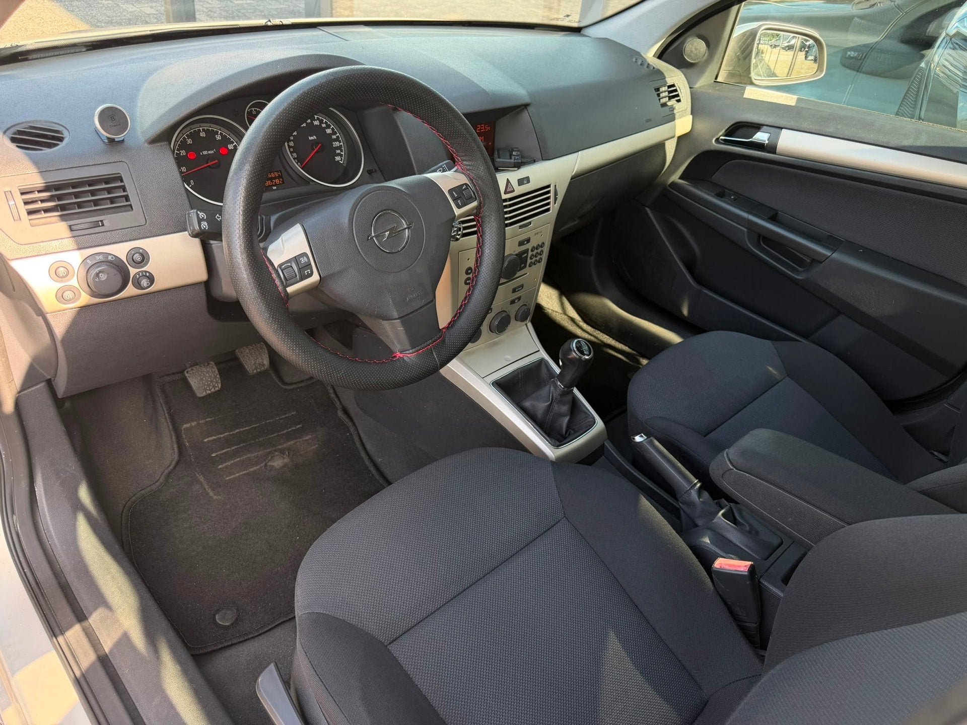 Opel Astra 1.6 Temptation, Voorwielaandrijving, 15 km/l, Gebruikt, 4 cilinders