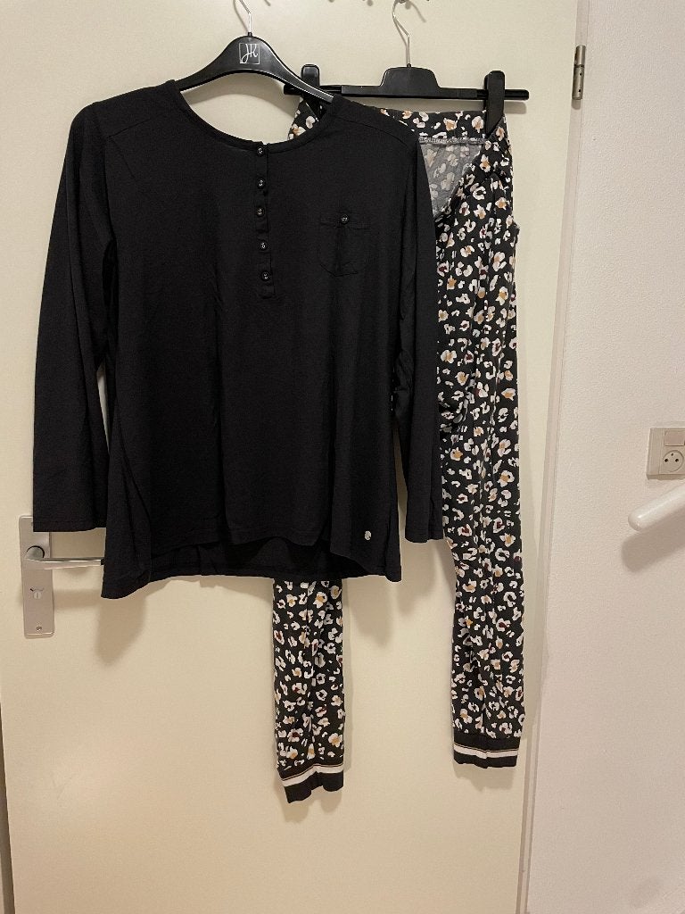Pastunette Pyjama maat 44 grijs panterbroek, Pastunette, Ophalen of Verzenden, Zo goed als nieuw, Maat 42/44 (L)