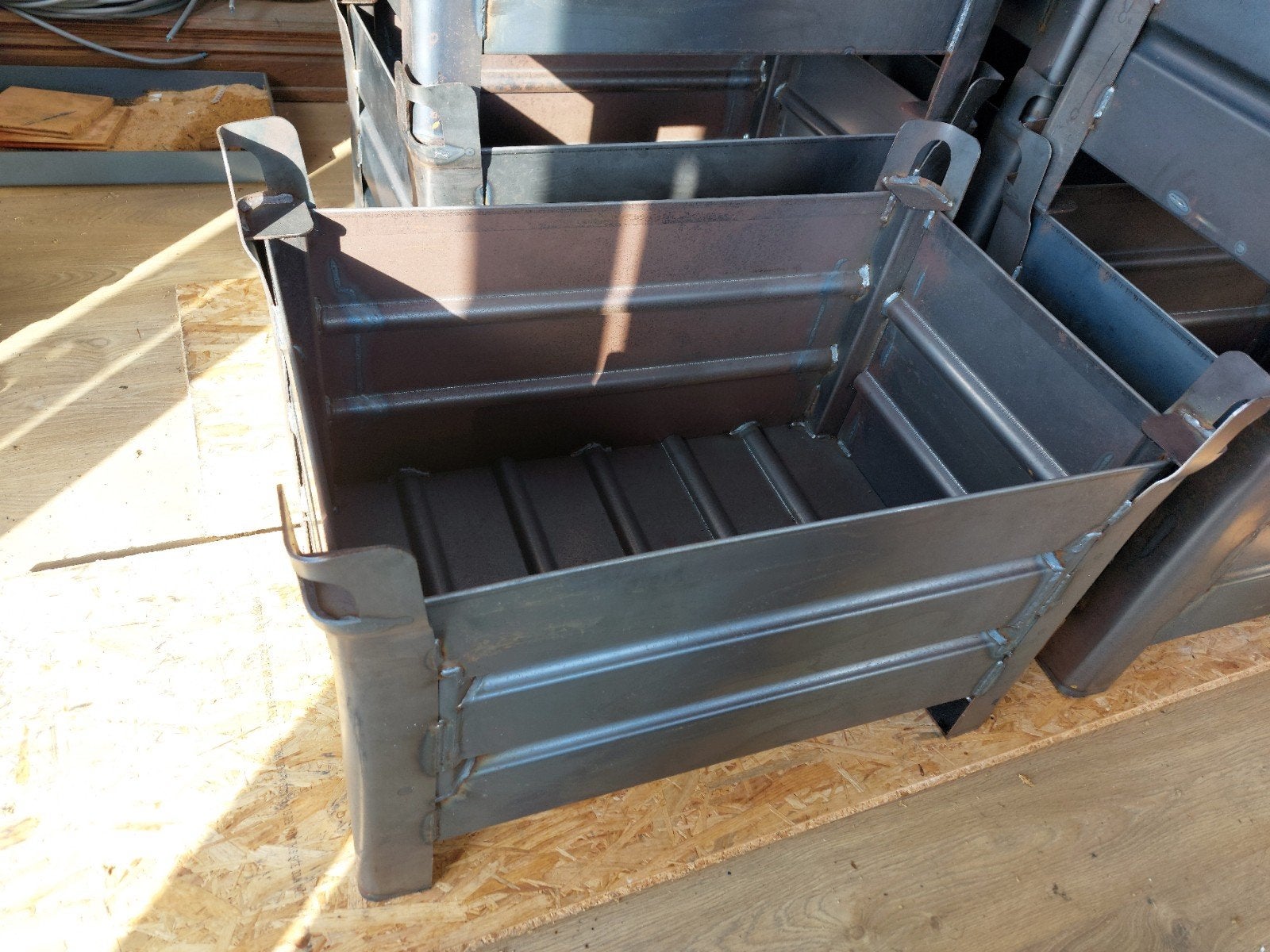 Stapelbare stalen bakken, Ophalen, 60 cm of meer, Bak of Kist