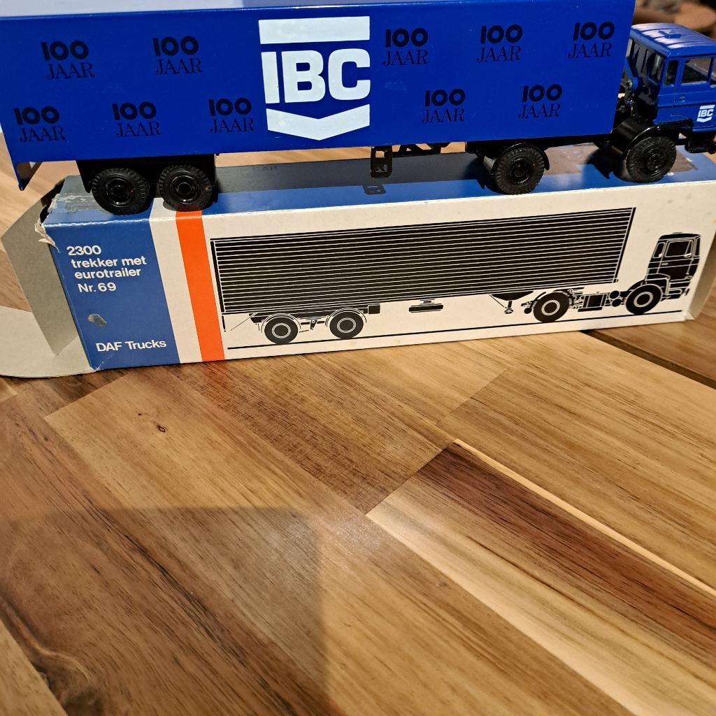 IBC 100 JAAR 2300 DAF & EUROTRAILER NIEUW .+ DOOS ., Verzenden, Nieuw, Bus of Vrachtwagen, Lion Toys
