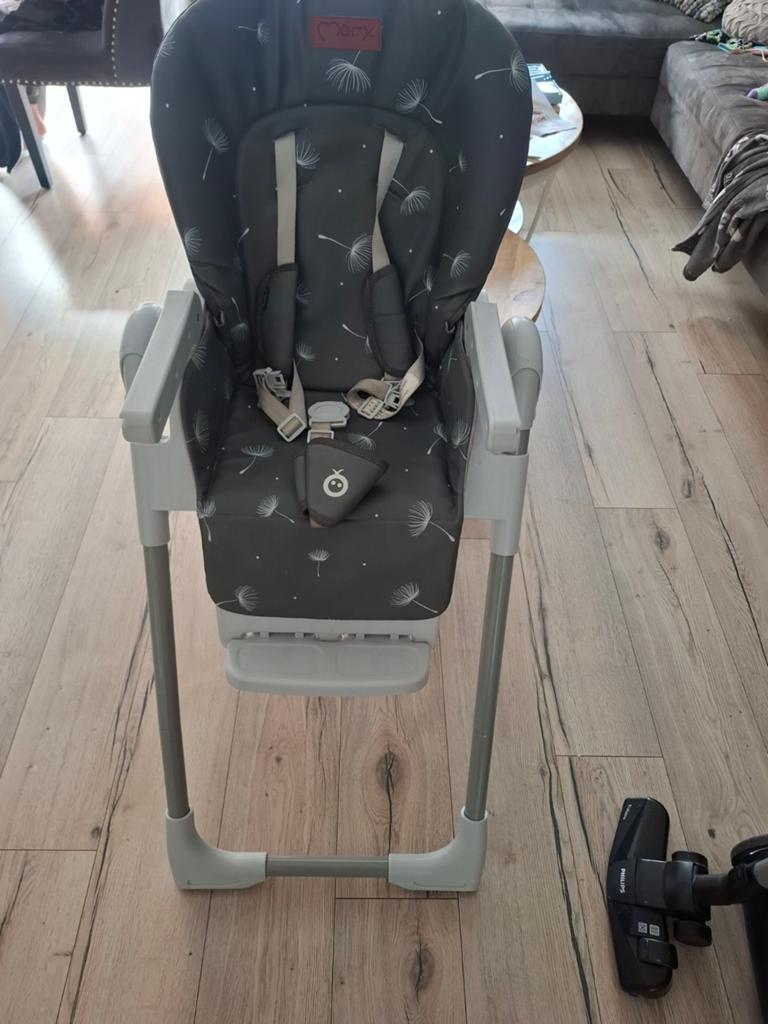 Momi kinderstoel met tafelblad en voetensteun, Ophalen, Gebruikt, Overige typen, Gordel(s)