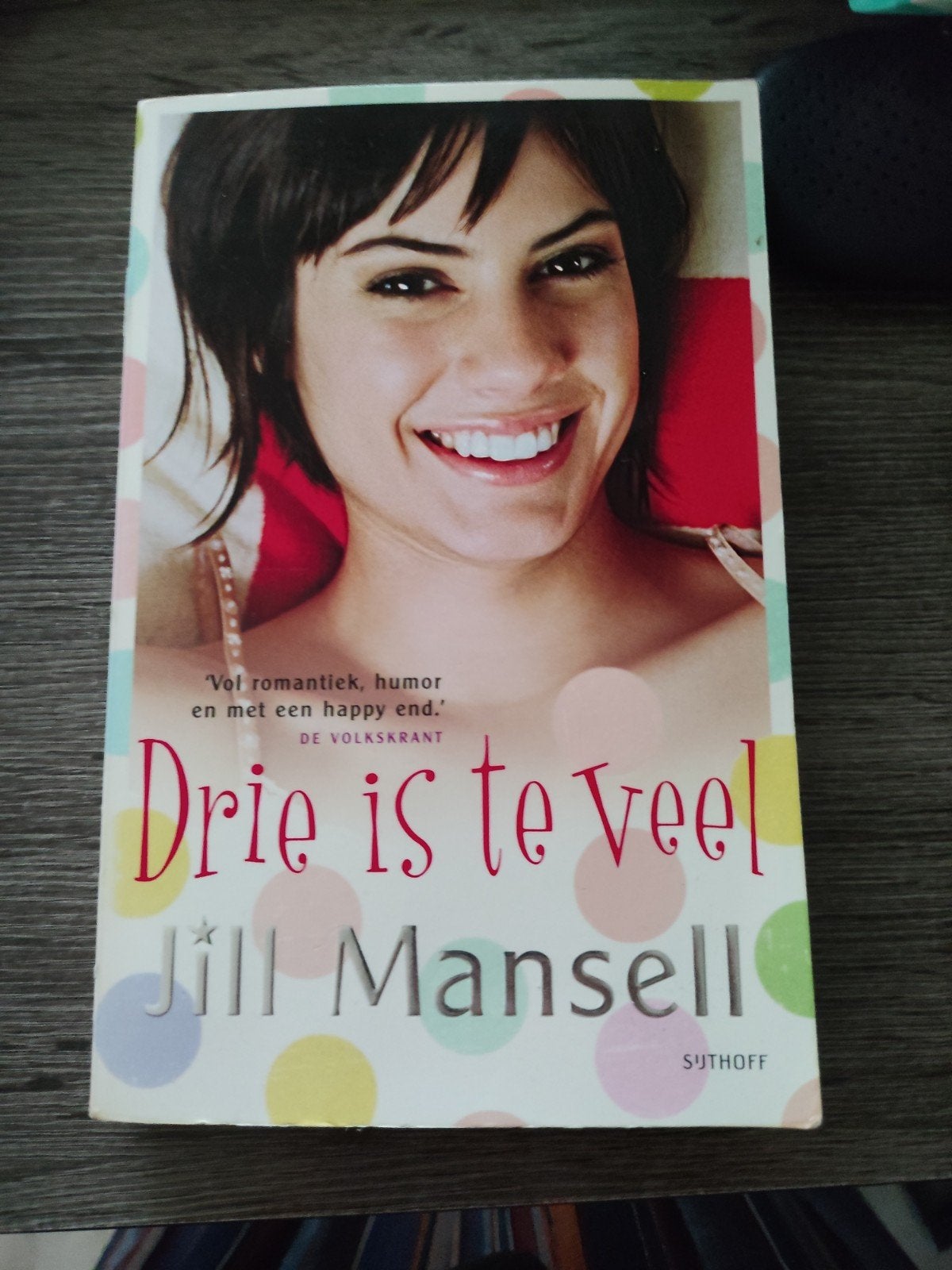 Drie is te veel - Jill Mansell (roman), Boeken, Romans, Ophalen of Verzenden, Gelezen, Jill Mansell