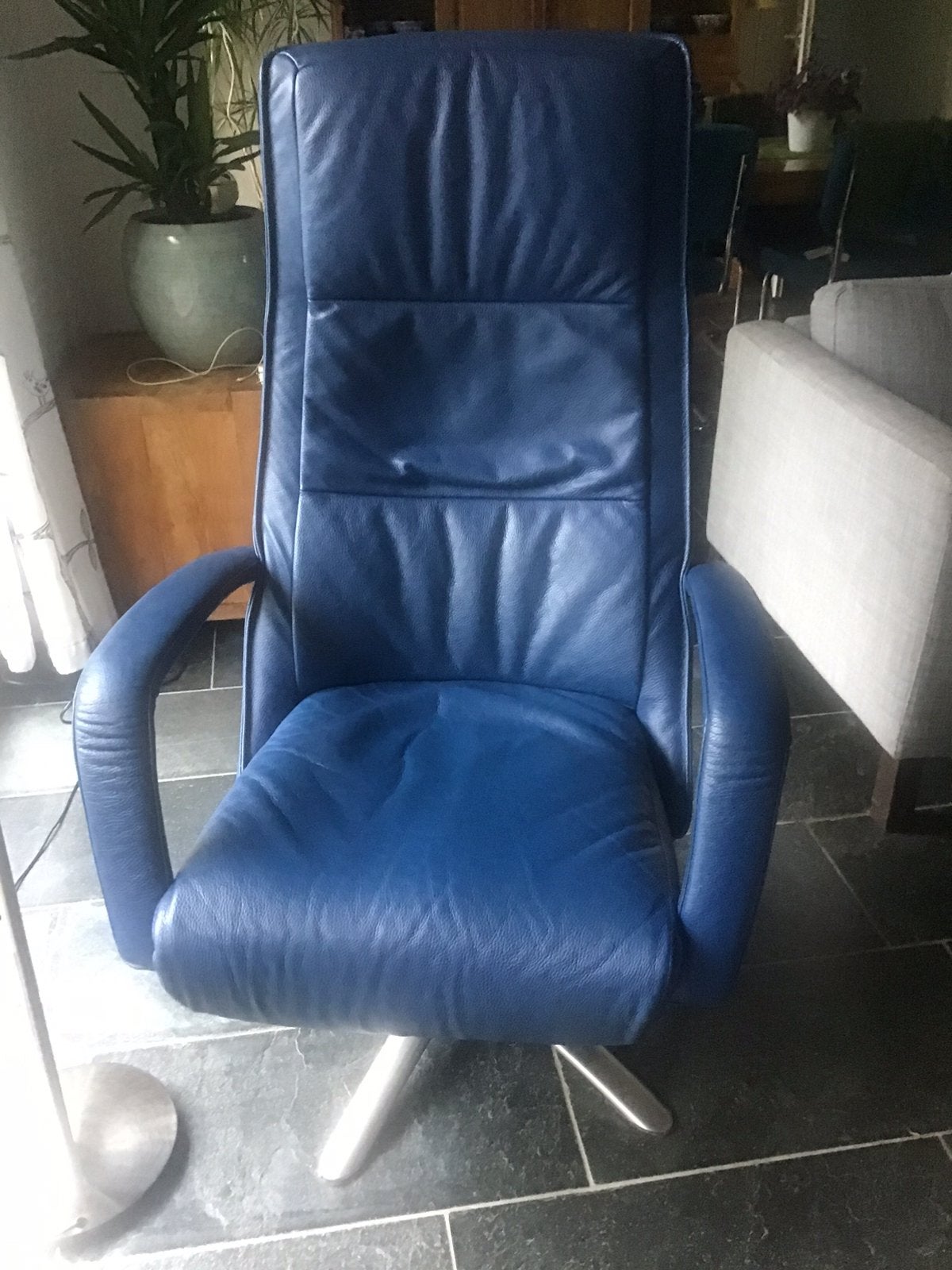 De Toekomst Twice blauwe leren relaxfauteuil met accu L XL, Ophalen, Zo goed als nieuw, Modern, 50 tot 75 cm