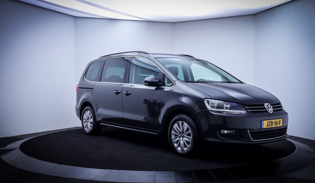 Volkswagen Sharan 1.4 TSI 7p COMFORTLINE STOELVERW. | NAVIGA, Auto's, Volkswagen, Zwart, 4 cilinders, 150 pk, 1655 kg