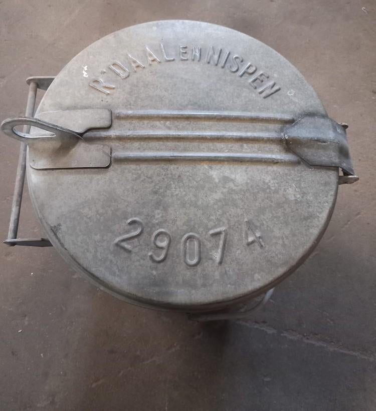 Zinken emmer met deksel Roosendaal-Nispen vuilnisbak vuilbak, Huis en Inrichting, Ophalen of Verzenden, Zo goed als nieuw, Zink
