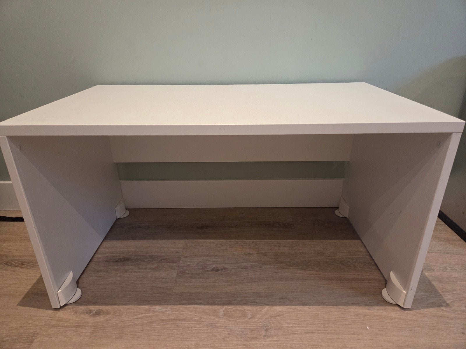 Kinderbureau Småstad met 2 stoeltjes, Kinderen en Baby's, Kinderkamer | Tafels en Stoelen, Ophalen, Gebruikt, Tafel(s) en Stoel(en)