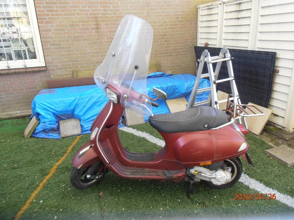 Piaggio Vespa bromfiets voor loop of sloop, Fietsen en Brommers, Scooters | Piaggio, Gebruikt, Overige modellen, Benzine, Ophalen