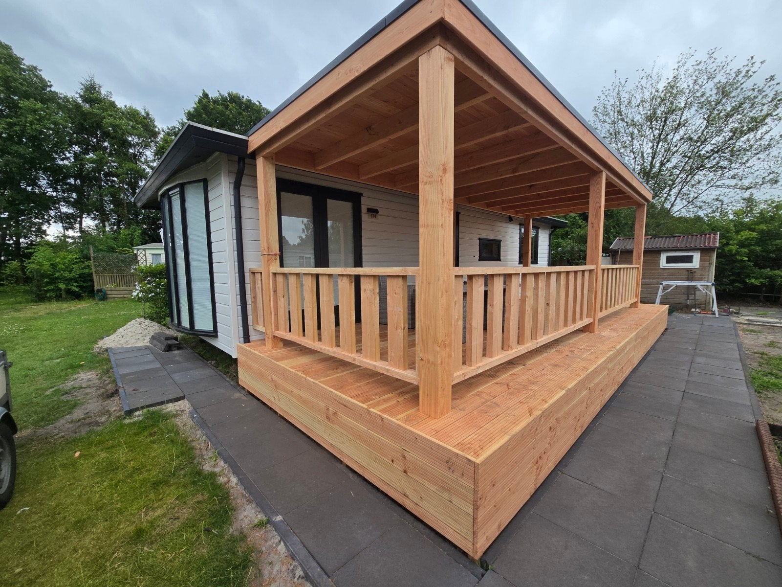 Overkapping op maat ,en voor al uw binnen en buiten klussen, Diensten en Vakmensen, Tuinontwerp