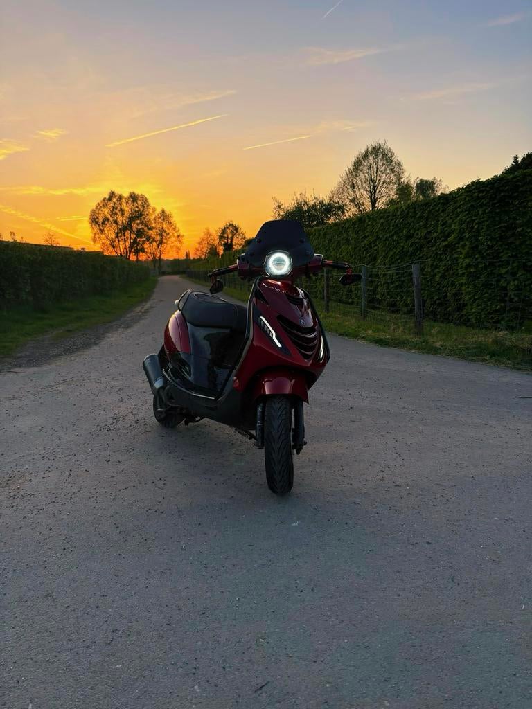 Piaggio Zip Scooter alles bijna nieuw goede staat, Fietsen en Brommers, Scooters | Piaggio, Maximaal 45 km/u, Zip, Ophalen of Verzenden