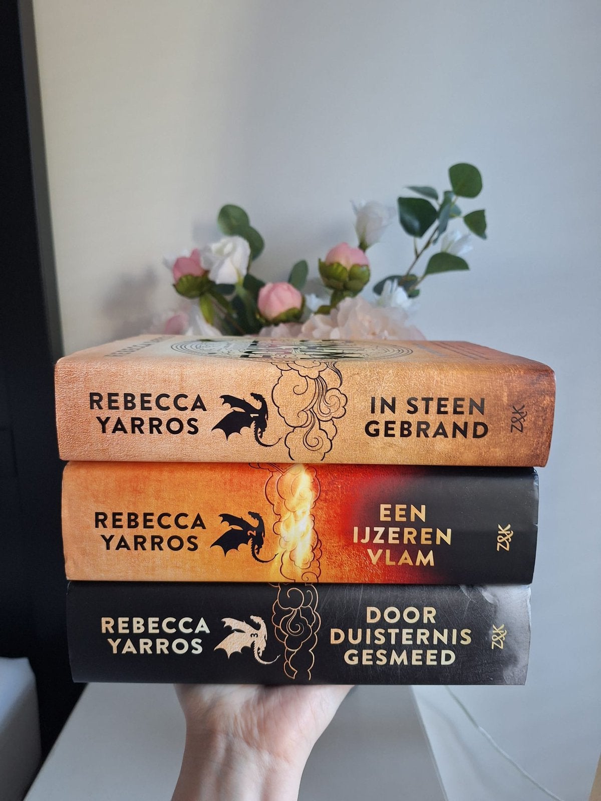Fourth wing hard cover, Boeken, Verzenden, Zo goed als nieuw
