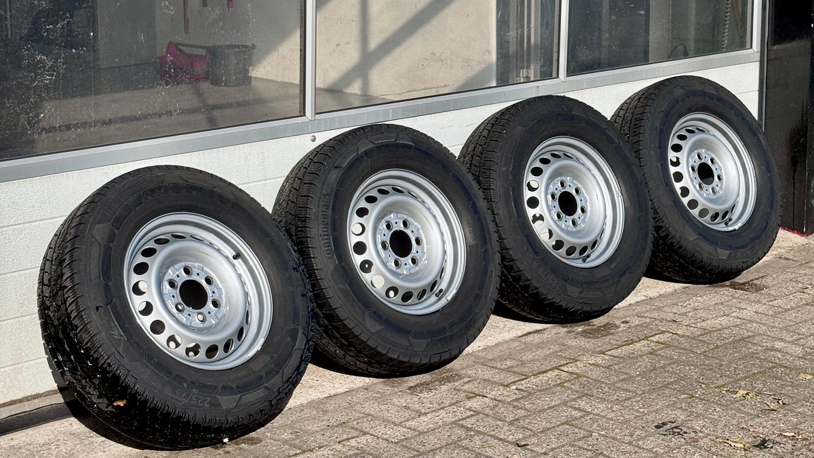 Camper Mercedes Sprinter banden velgen en wieldoppen., Auto-onderdelen, Ophalen, Bestelwagen, 16 inch, Banden en Velgen