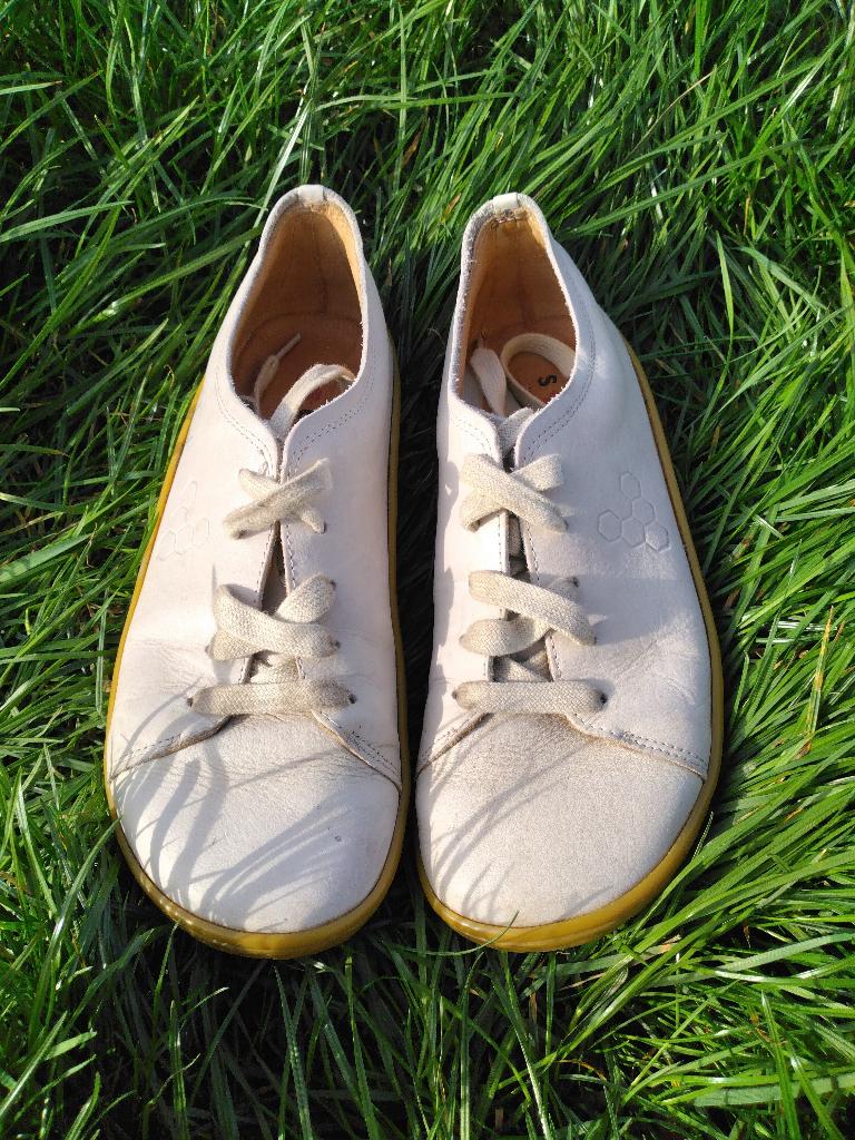 Vivobarefoot barefootshoes maat 39 L, Vivobarefoot, Wit, Overige typen, Ophalen of Verzenden