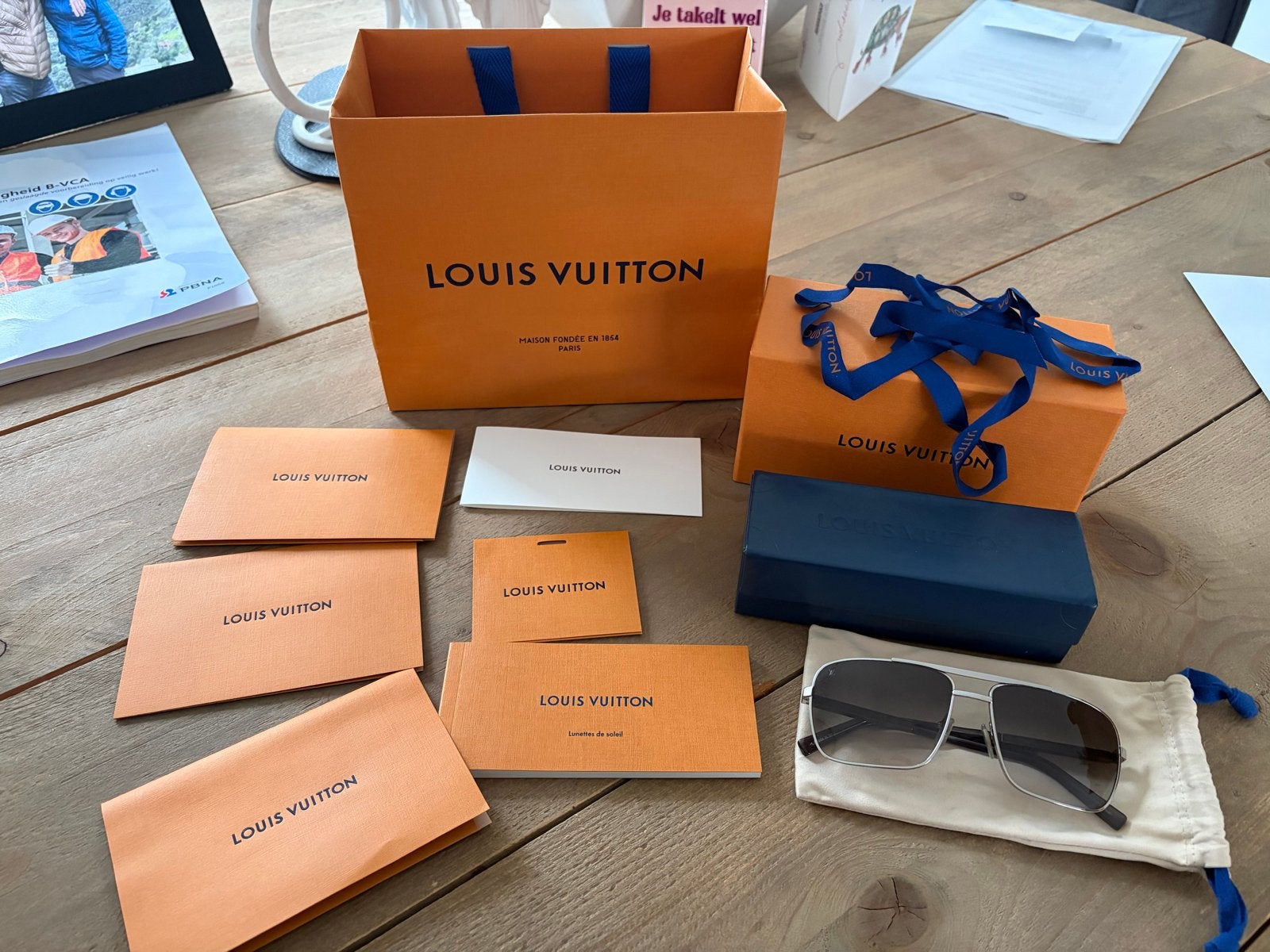 Louis Vuitton Zonnebril attitude, Ophalen of Verzenden, Nieuw, Grijs, Zonnebril