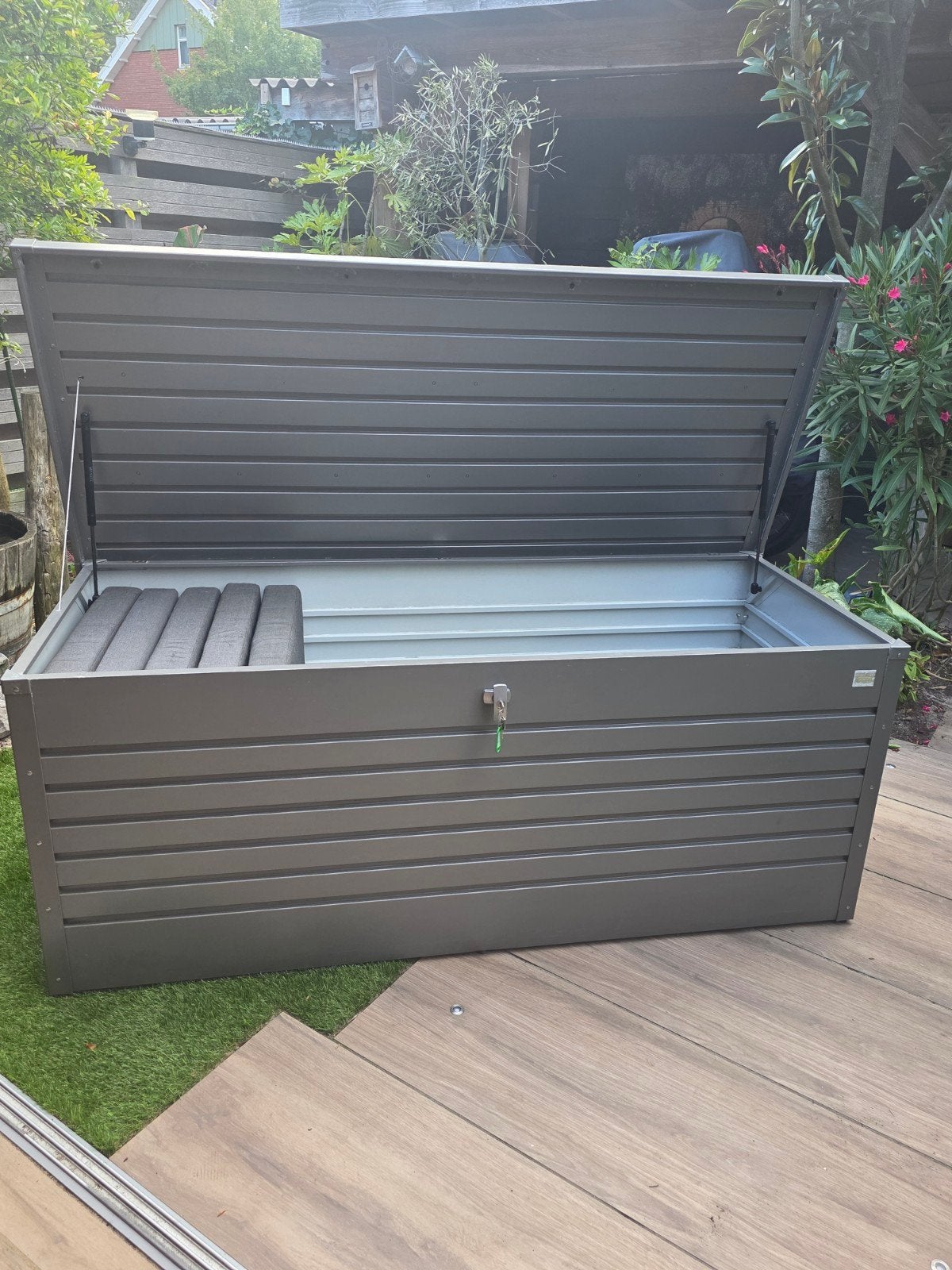 Grote aluminium opbergbox voor kussens - Grijs, afsluitbaar, Tuin en Terras, Bergingen en Tuinkasten, Ophalen, Gebruikt, Metaal