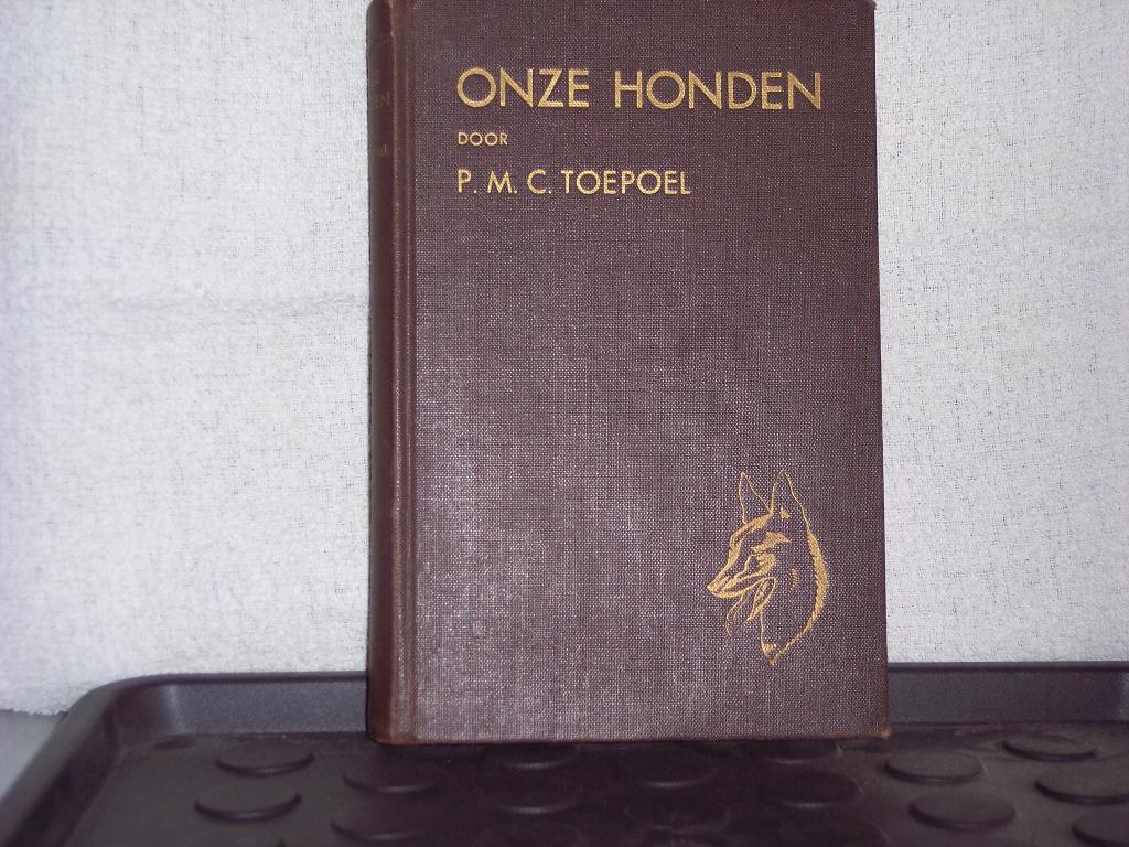 ONZE HONDEN - P.M.C. Toepoel, Ophalen of Verzenden, Gelezen, Honden