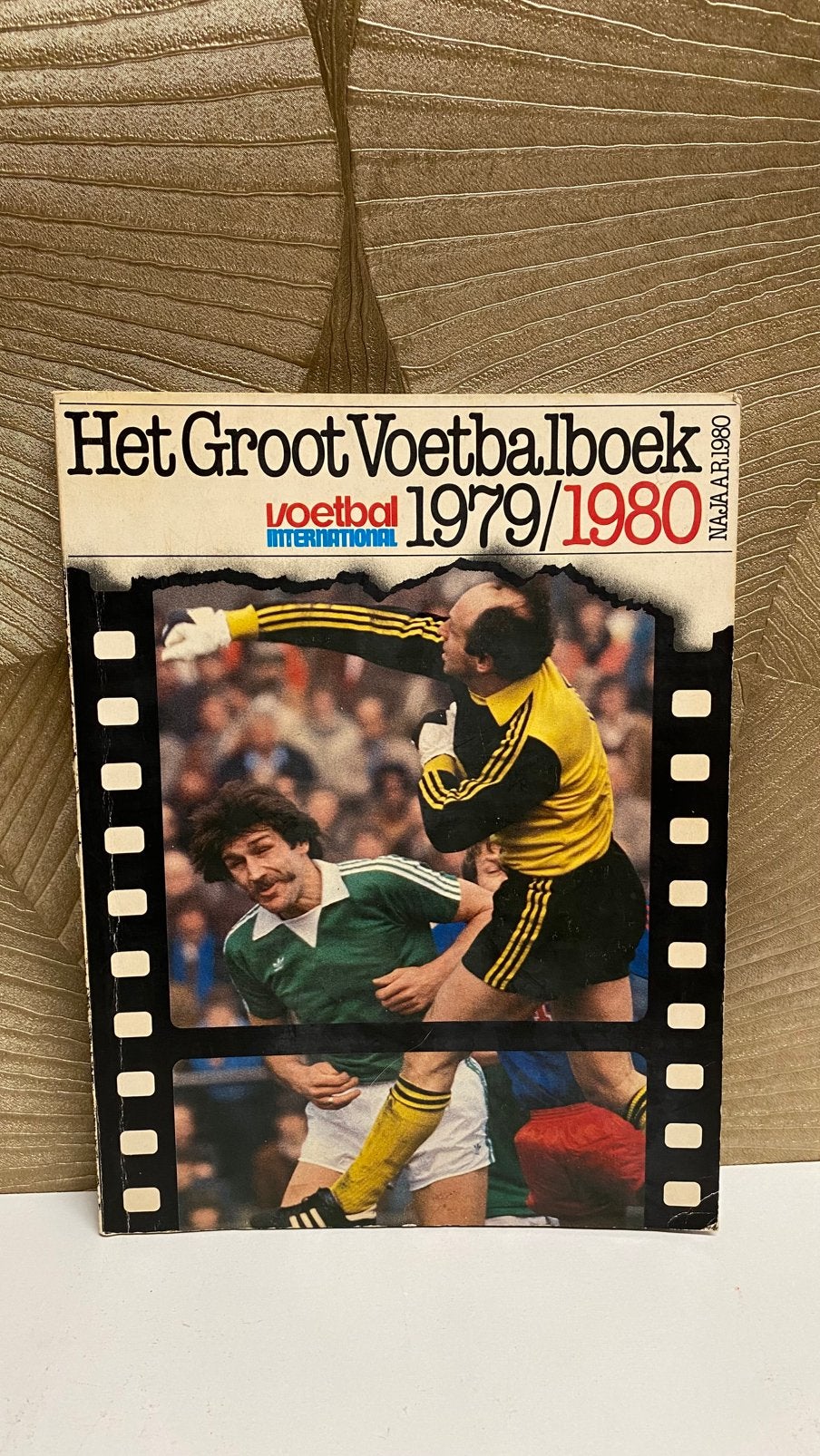 VI Het Groot Voetbalboek 1979/1980, Ophalen of Verzenden, Gebruikt
