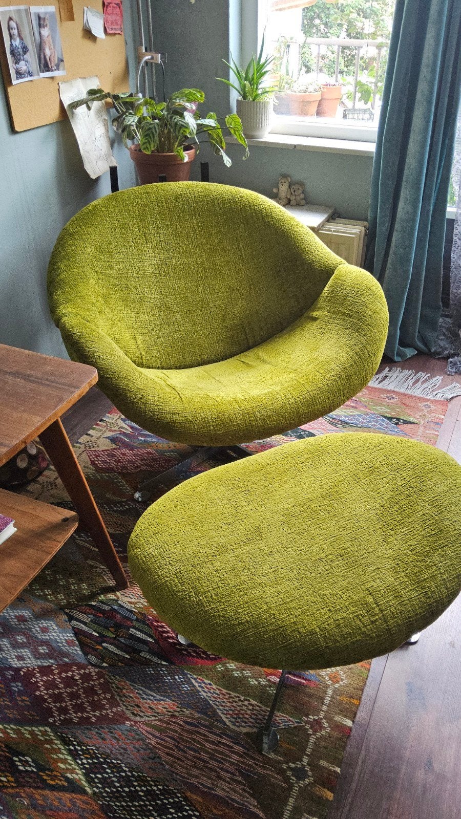 Vintage draaifauteuil met bijpassend voetenbankje., Huis en Inrichting, Ophalen, Gebruikt, 75 tot 100 cm, Stof