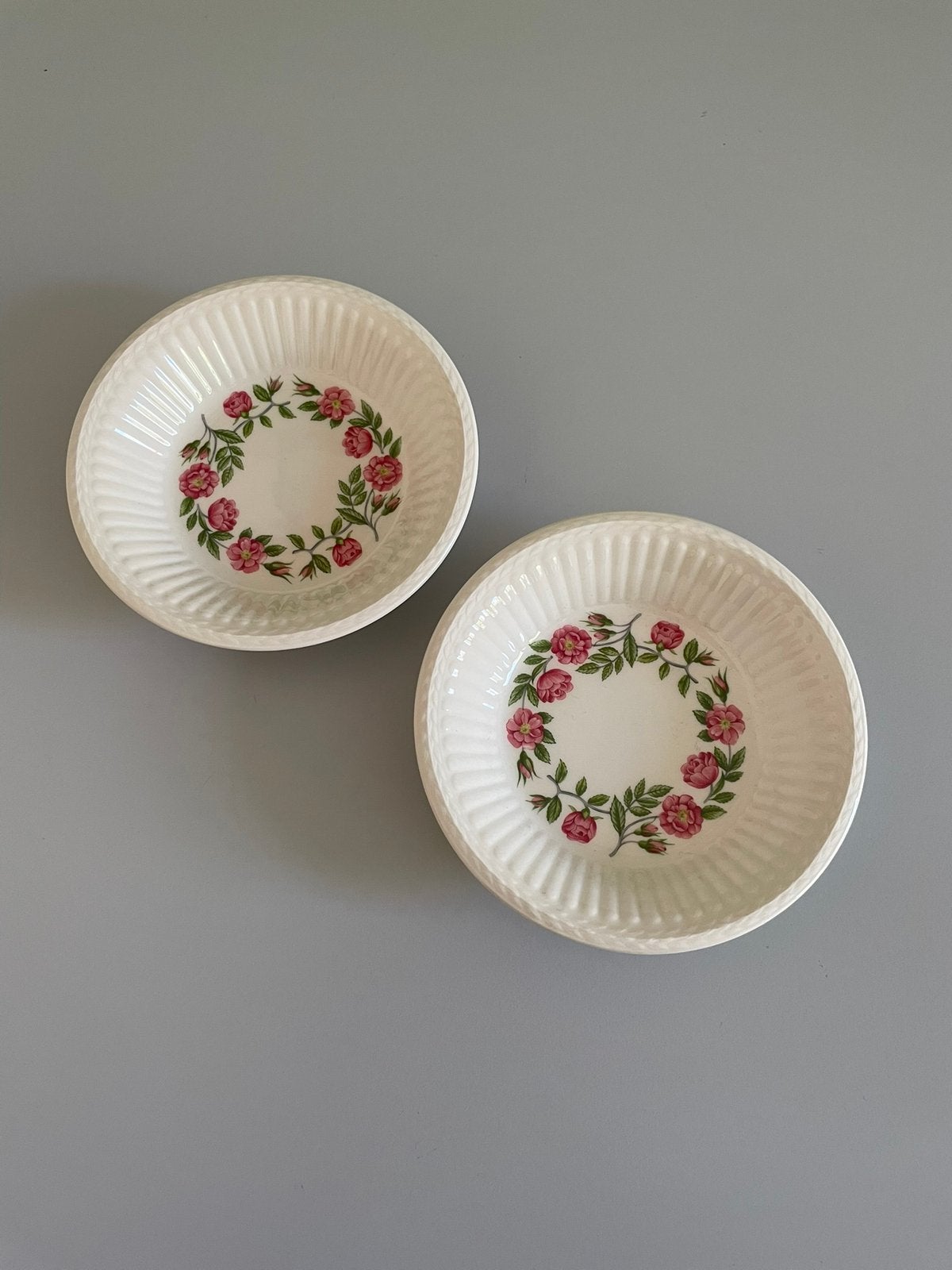 2 schaaltjes Wedgwood Rosalind, Gebruikt, Ophalen of Verzenden, Schaal of Schalen, Wedgwood