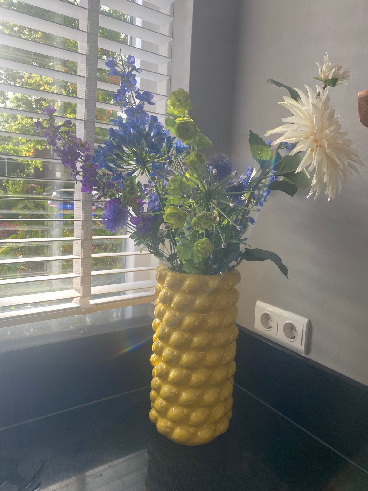 Vaas met zijde bloemen, Ophalen of Verzenden, Zo goed als nieuw