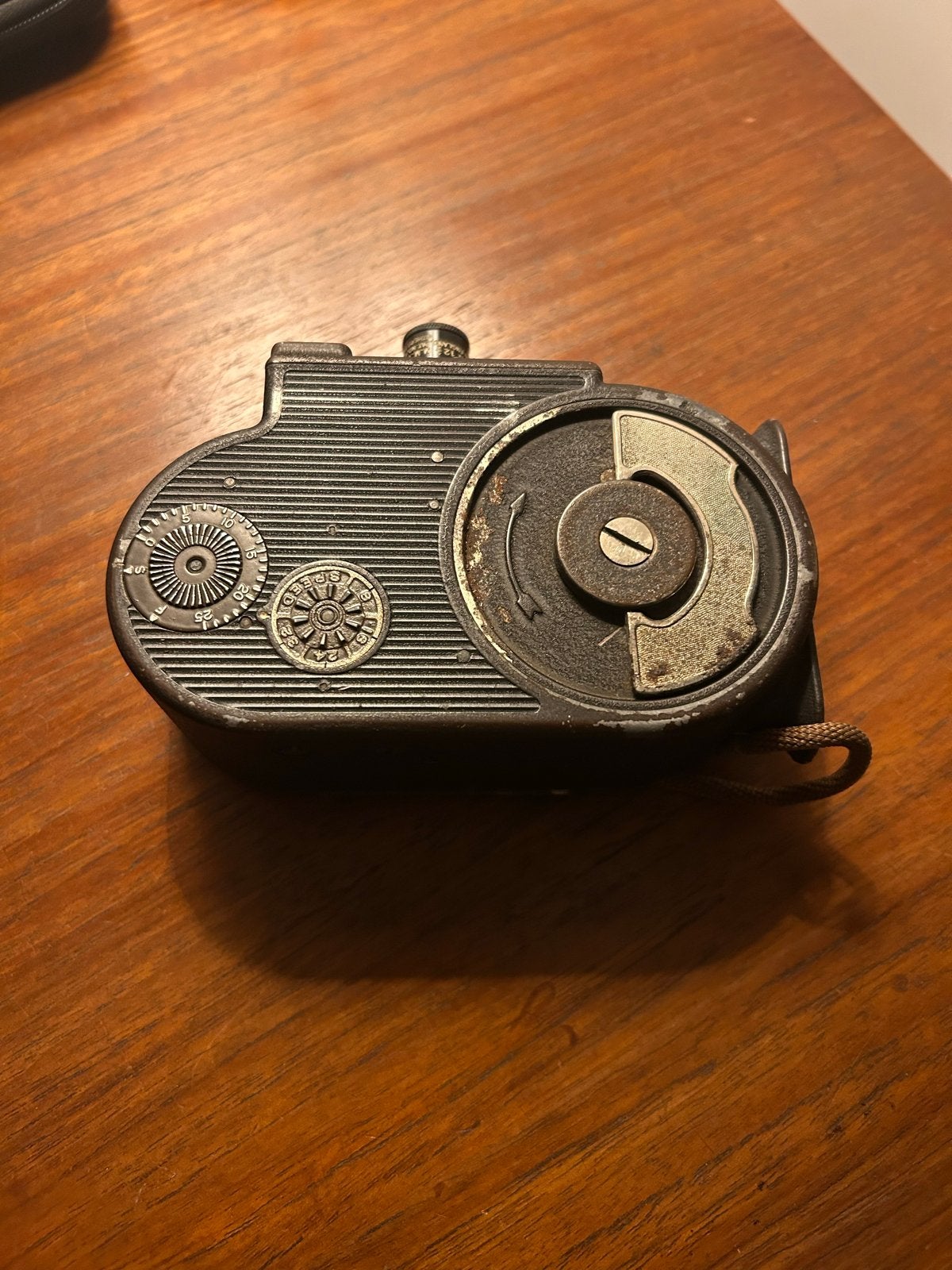 Vintage Opwindbare Camera met Leren Tasje - Bell & Howell, Audio, Tv en Foto, Ophalen of Verzenden, Gebruikt, Compact, Overige Merken