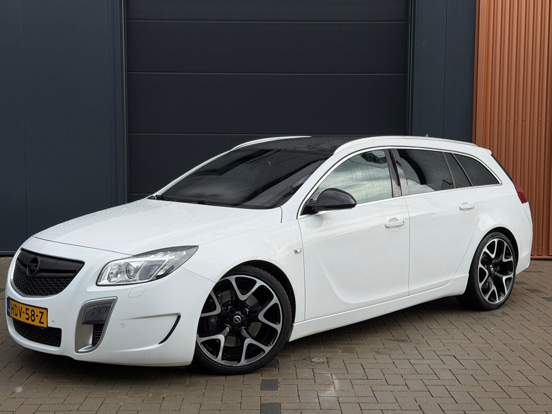 Opel Insignia Sports Tourer 2.8 T OPC 4x4|Smetteloze Staat!|, Auto's, Euro 5, Gebruikt, Zwart, Wit