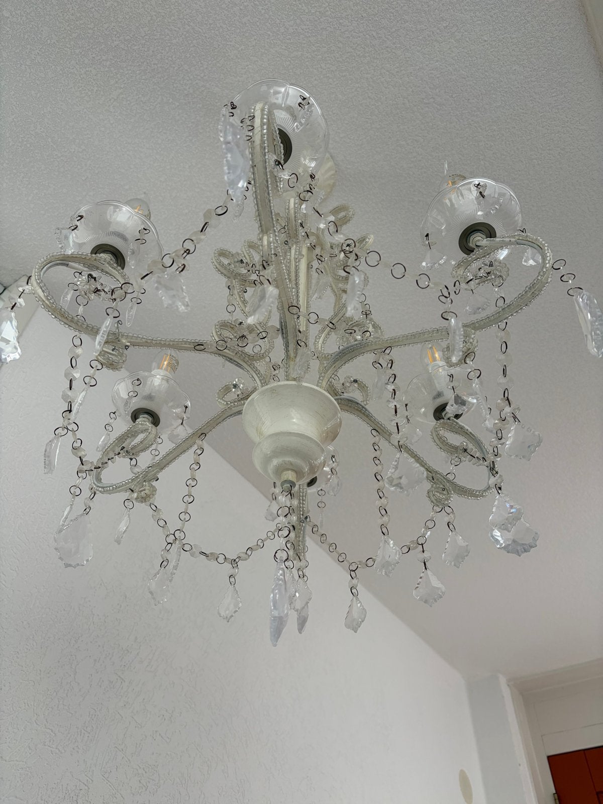 Elegante Witte Kroonluchter met Kristallen, Ophalen of Verzenden, Zo goed als nieuw, Metaal